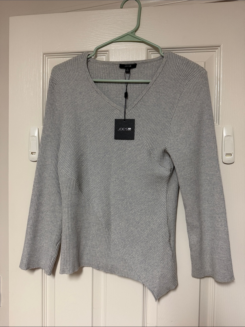 Joe's Jeans Light Gray Ribbed V-Neck Asymmetric Hem Sweater